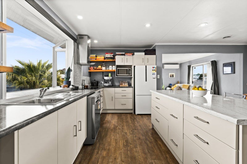 25 Argyll Crescent, Tamatea, Napier - Carousel 2