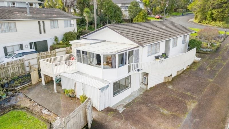 24 Preston Avenue, Henderson, Auckland - Carousel 1