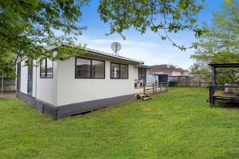 2/15 Yee Place, Mount Wellington, Auckland - Carousel 1