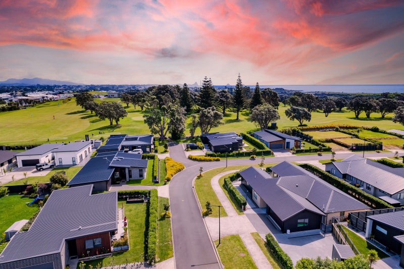 12 Kotare Drive, Waiwhakaiho, New Plymouth - Carousel 2