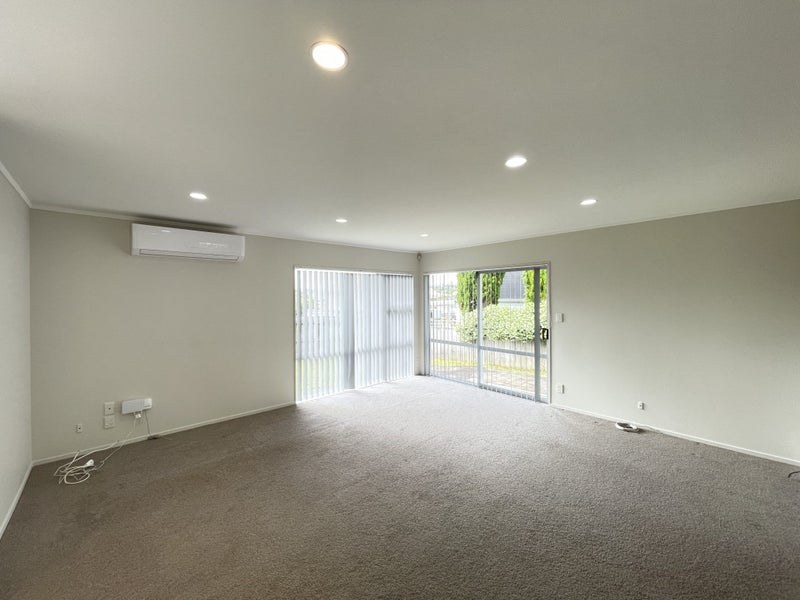 2/34 Simmental Crescent, Somerville, Manukau - Carousel 2