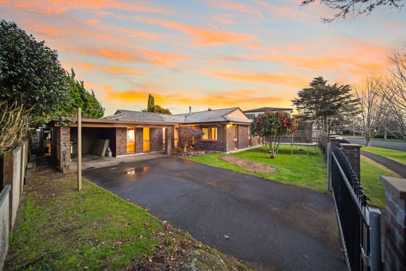 4 Beaumaris Way, Conifer Grove, Takanini - Carousel 1
