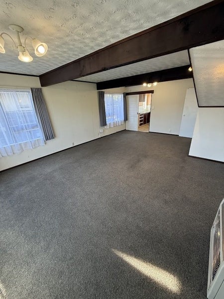 2/396 Cambridge TCE, Naenae, Lower Hutt - Carousel 2