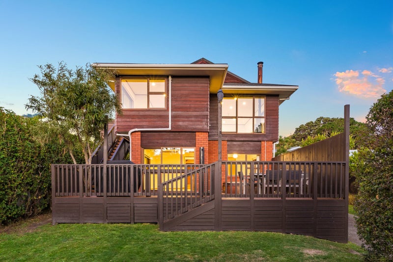 8 Pukerua Beach Road, Pukerua Bay, Porirua - Carousel 1