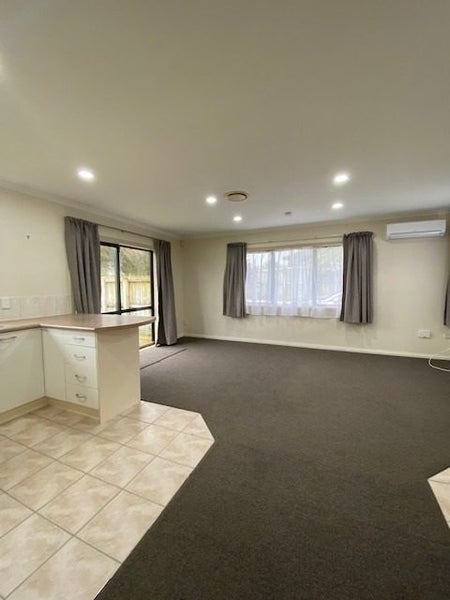 9 Killeen Place, Flat Bush, Auckland - Carousel 1