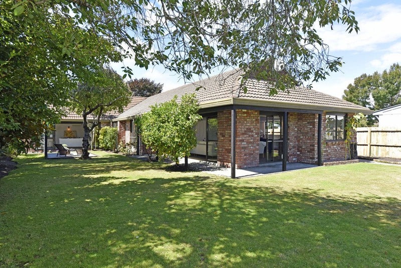3 Connemara Drive, Northwood, Christchurch - Carousel 1