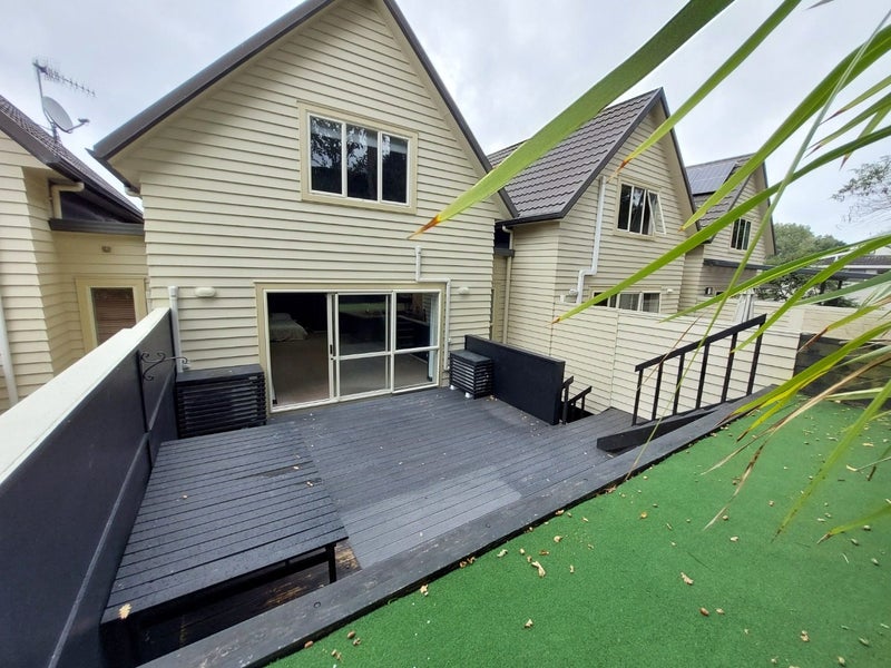 2D Riro Street, Hamilton East, Hamilton - Carousel 23