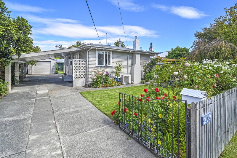 209 Tudor Avenue, Mayfair, Hastings - Carousel 23