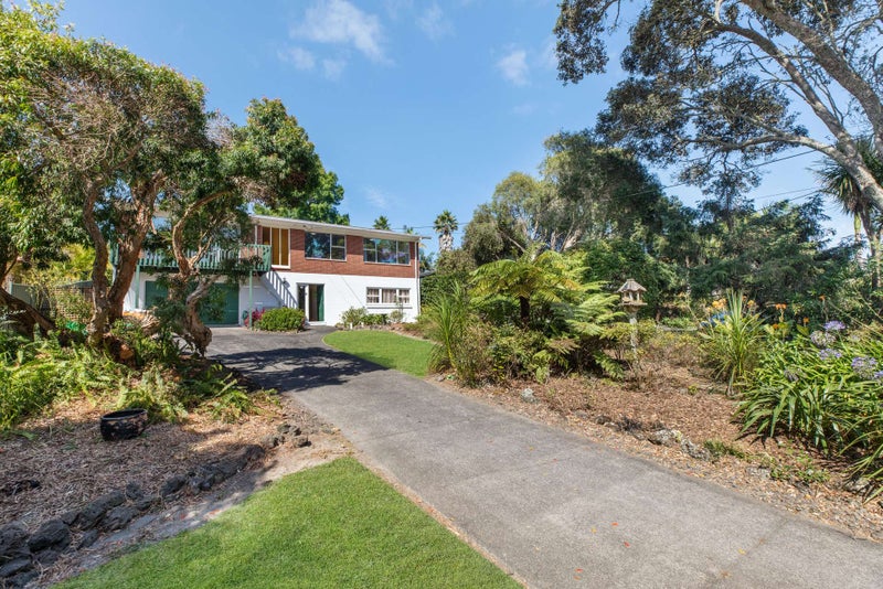 11 Grassmere Road, Henderson Valley, Auckland - Carousel 1