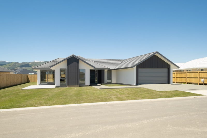 6 Carmine Crescent, Appleby, Richmond - Carousel 1