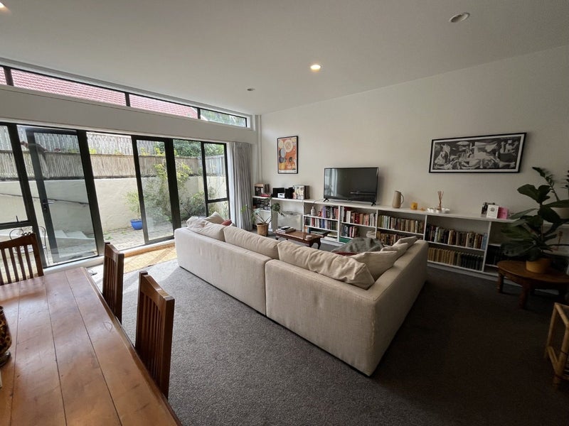 2/28 Hobson Street, Thorndon, Wellington - Carousel 2