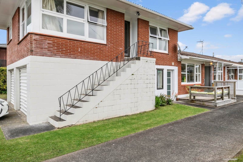 2/774 Beach Road, Browns Bay, Auckland - Carousel 1