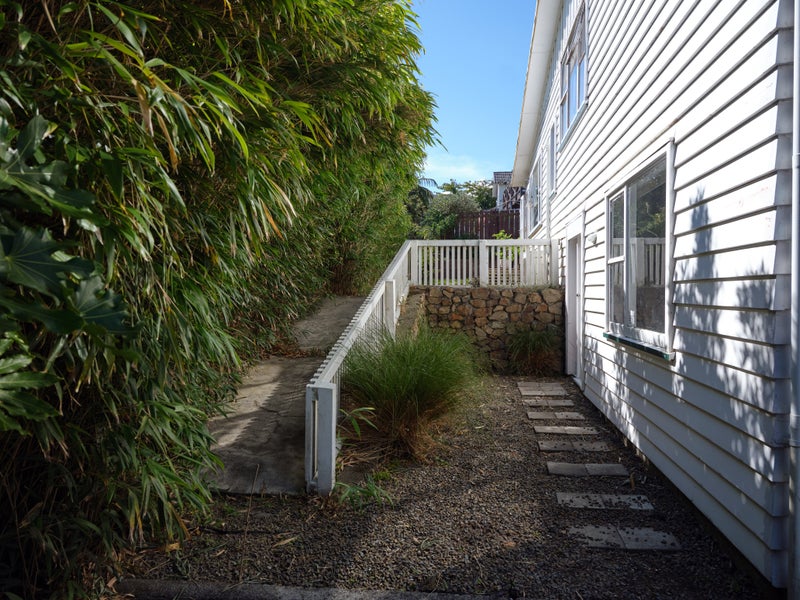 17 Horokiwi Road West, Newlands, Wellington - Carousel 18