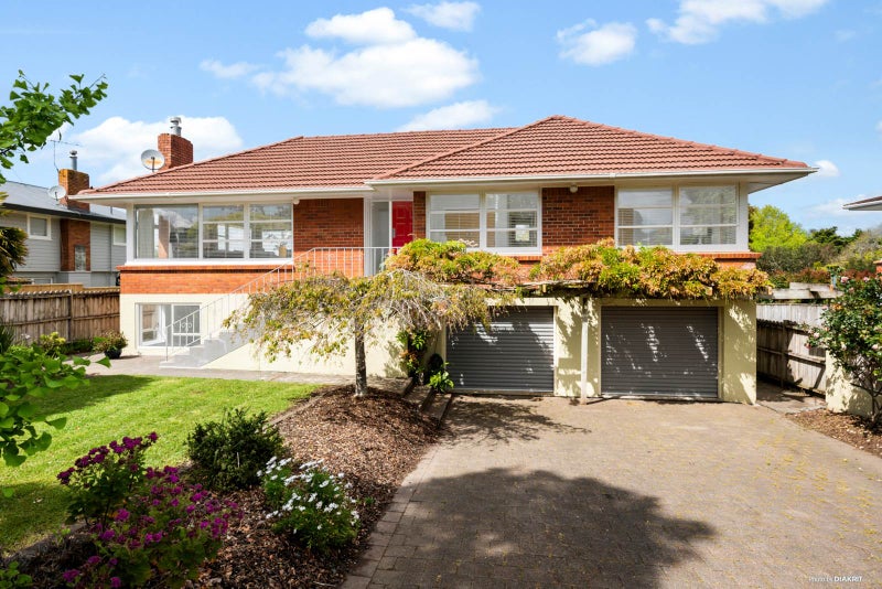 14 James Evans Drive, Northcote, Auckland - Carousel 1