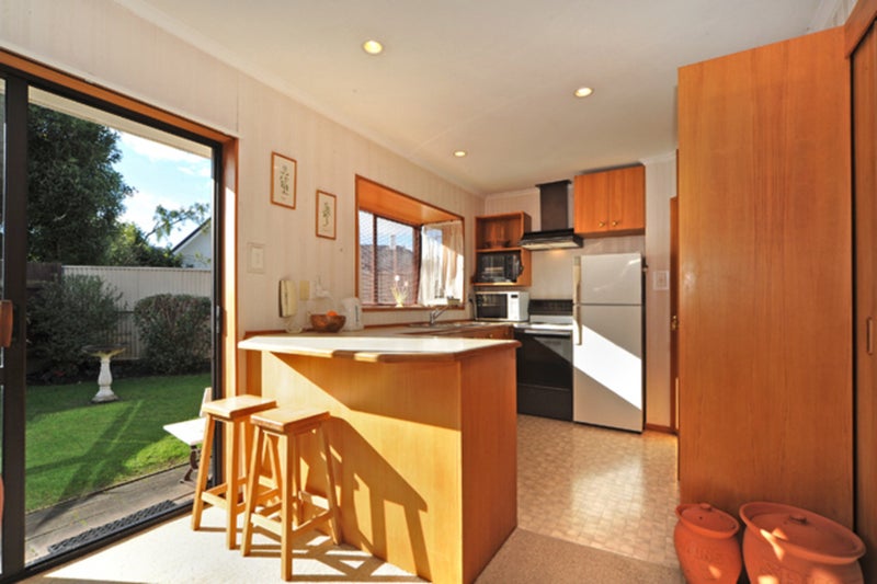 6 Seville Court, Terrace End, Palmerston North - Carousel 2