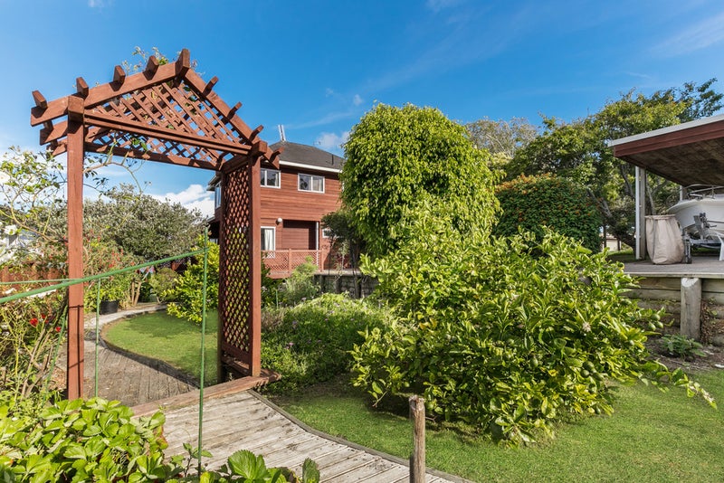 19 Hazards Road, Weymouth, Auckland - Carousel 19