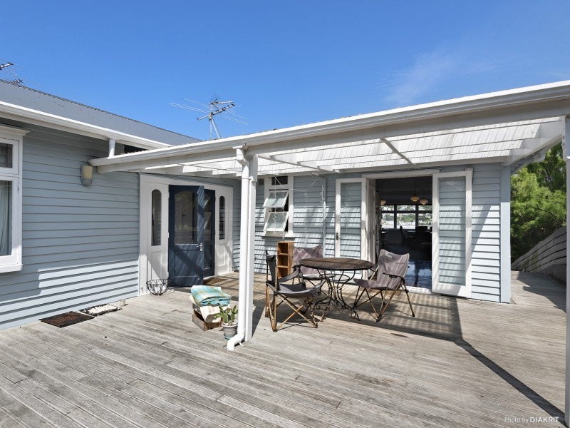 19 Lonsdale Crescent, Rongotai, Wellington - Carousel 2