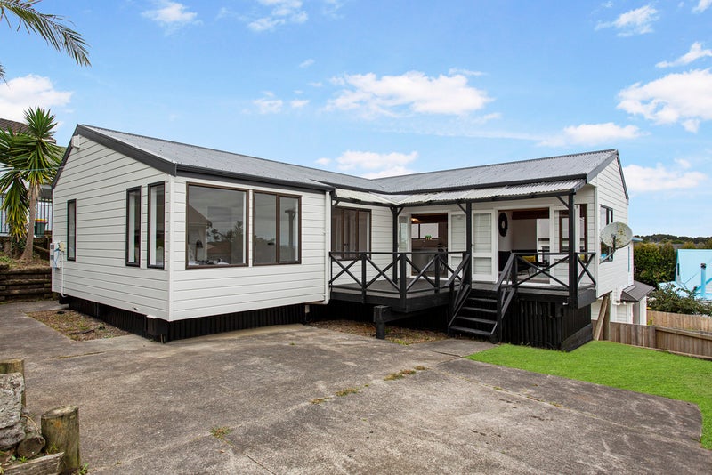 8 Ancona Lane, Goodwood Heights, Auckland - Carousel 1