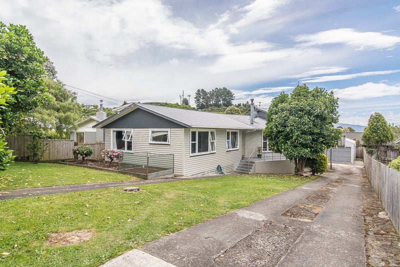 10 Kaitawa Crescent, Paraparaumu - Carousel 1