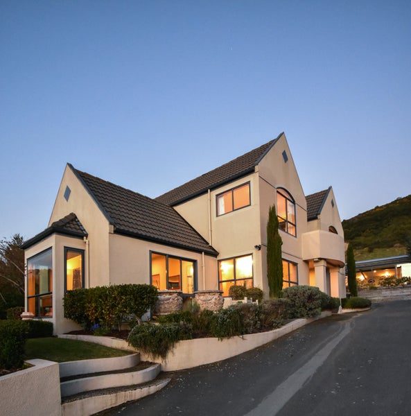 18 Ribbonwood Close, Normanby, Dunedin - Carousel 1