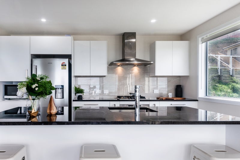 8 Cessna Way, Newlands, Wellington - Carousel 2