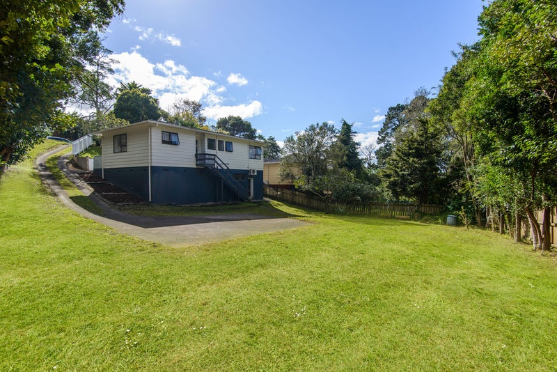 9 Lysander Crescent, Beach Haven, Auckland - Carousel 1