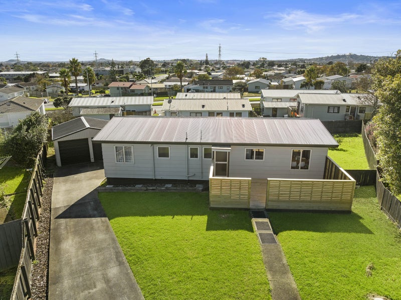 8 Constance Place, Clover Park, Auckland - Carousel 1