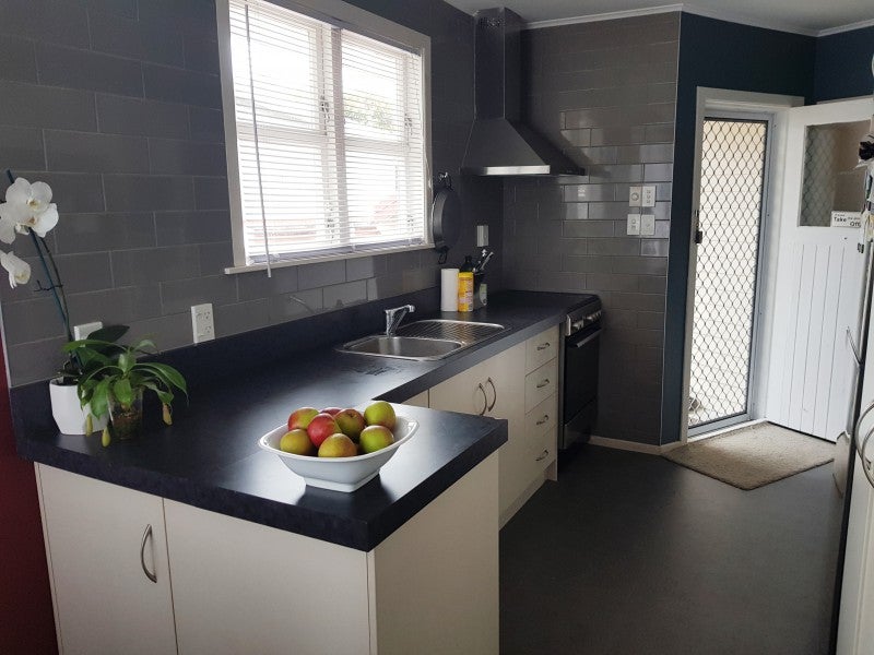 3 Sequoia Place, Maoribank, Upper Hutt - Carousel 2