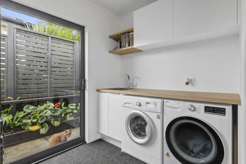 8 Oakmont Crescent, Waiwhakaiho, New Plymouth - Carousel 21