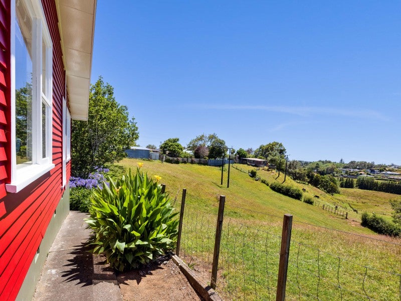 24 Tarahua Road, Vogeltown, New Plymouth - Carousel 18