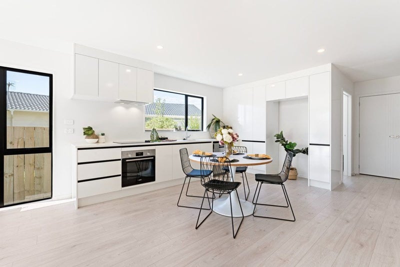 18A Larissa Avenue, Henderson, Auckland - Carousel 1