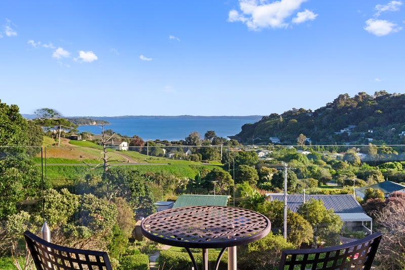 17 Moana Avenue, Surfdale, Waiheke Island - Carousel 1