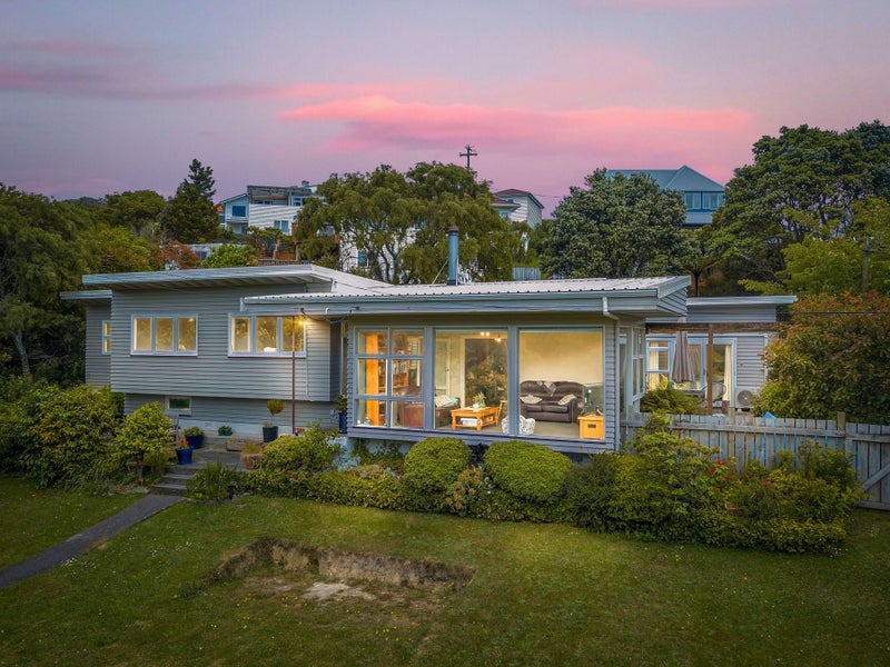 4 Stephen Street, Tawa, Wellington - Carousel 1
