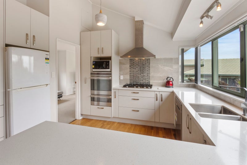 21 Silkwood Grove, Totara Heights, Auckland - Carousel 1