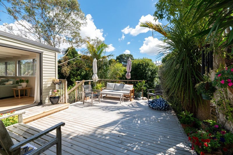 6 Bamfield Place, Hillsborough, Auckland - Carousel 2