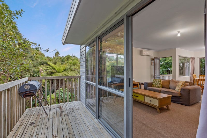 6 Logan Lane, Stanmore Bay, Whangaparaoa - Carousel 1