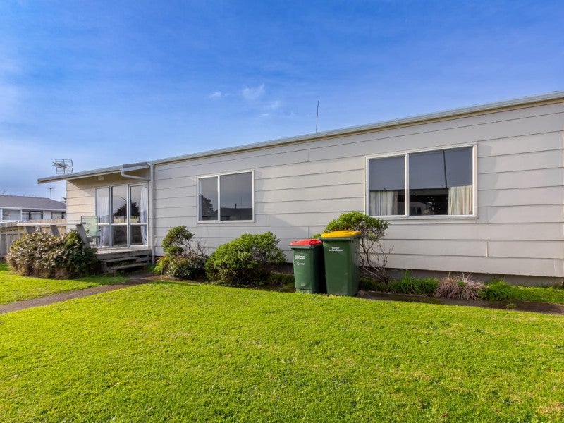9 Desmond Place, Bell Block, New Plymouth - Carousel 2