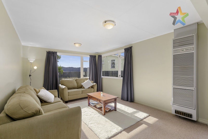 5 Tyrone Grove, Wainuiomata, Lower Hutt - Carousel 2