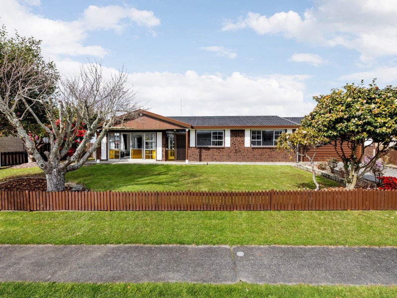 4 Sandalwood Drive, Dinsdale, Hamilton - Carousel 1