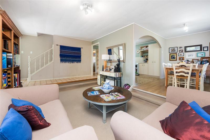 3 Sikkim Crescent, Clover Park, Auckland - Carousel 2