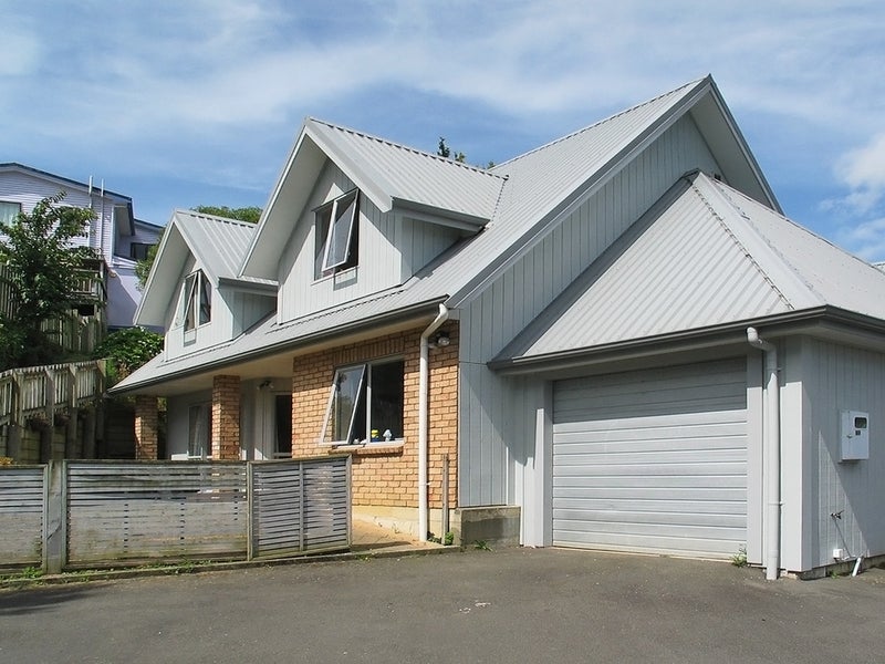 38 Mahoe Street, Tawa, Wellington - Carousel 1