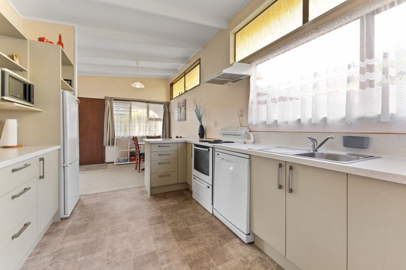 11B Kings Avenue, Gonville, Whanganui - Carousel 2