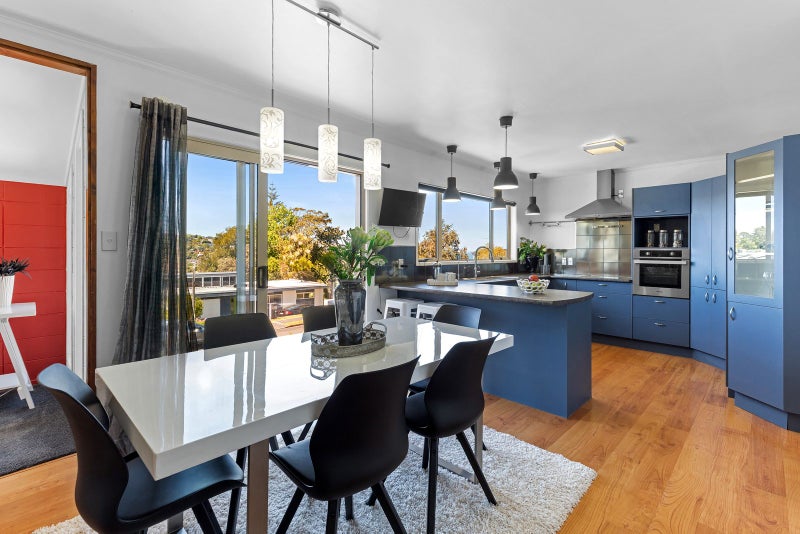 9 Robin Lane, Browns Bay, Auckland - Carousel 2