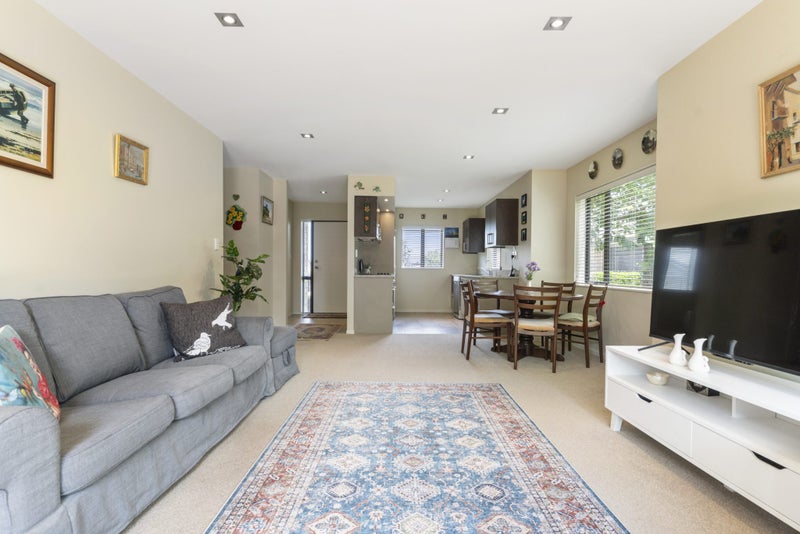 26 Royalle Mews, Botany Downs, Auckland - Carousel 2