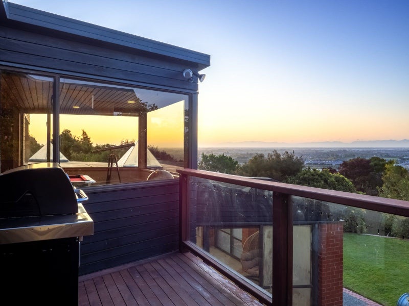 10 Clovelly Place, Westmorland, Christchurch - Carousel 2