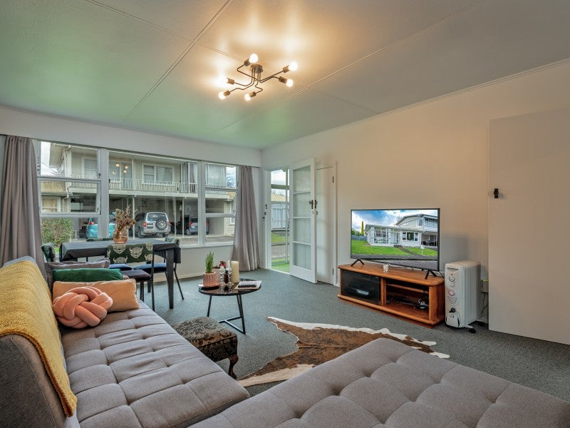 12A Te Awe Awe Court, Hokowhitu, Palmerston North - Carousel 1