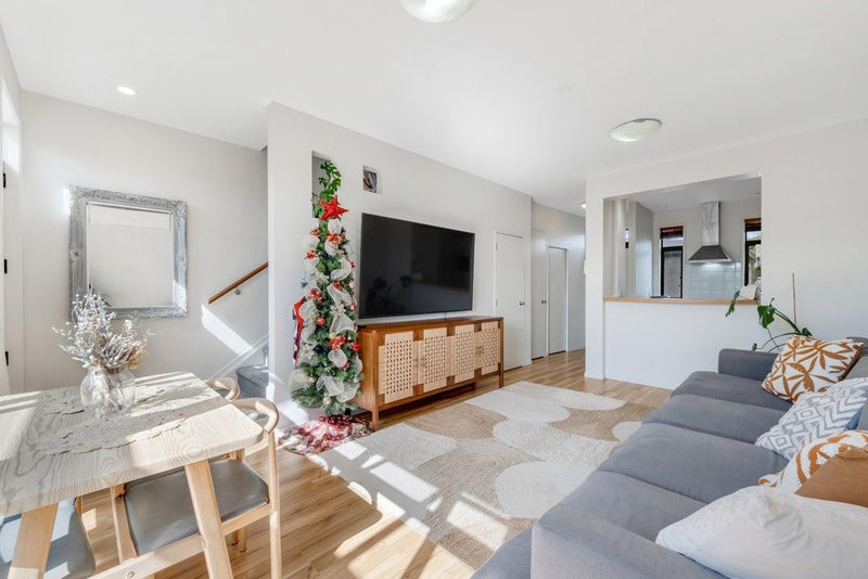 111/2 Armoy Drive, East Tamaki, Auckland - Carousel 2