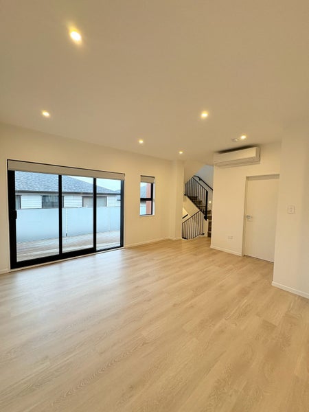 20E Gilliam Street, New Lynn, Auckland - Carousel 1