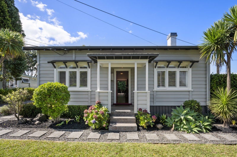 17 Rimu Street, New Lynn, Auckland - Carousel 1