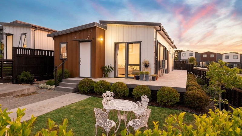 1 Canna Street, Totara Park, Auckland - Carousel 1